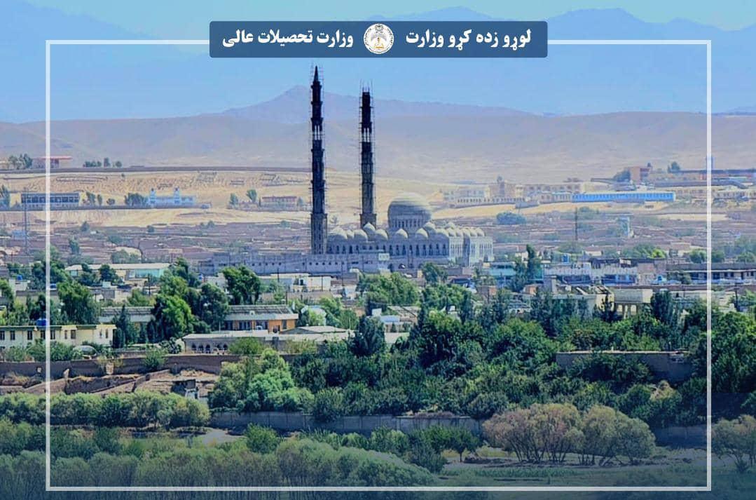 د لوړو زده کړو وزير د ارزګان ولايت مقام په تالار کې يوې سترې غونډې ته وينا وکړه