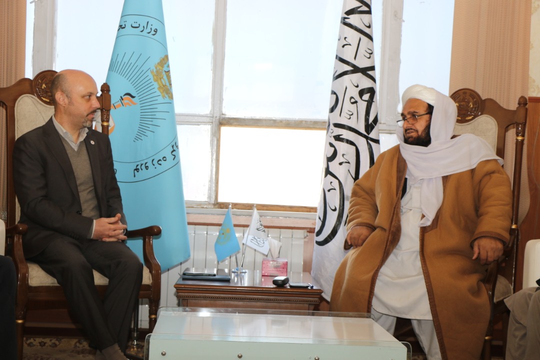 د لوړو زده کړو سرپرست وزیر الحاج مولوي عبدالباقي حقاني له یلیوفیلین Eloi Fillionاو ورسره پلاوي سره وکتل او د هغوی ملاتړ یې د لوړو زده کړو وزارت تدریسي روغتونونو لپاره ګټور وباله